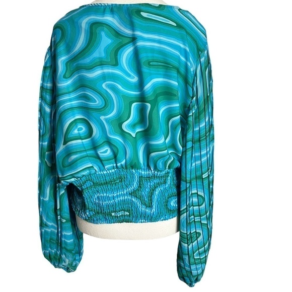 Ashley Stewart Abstract Plisse Puff Sleeve Top - Picture 2 of 9